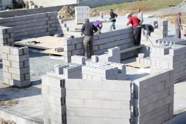 05 - murs en parpaing d'une maison individuelle ou briques pour résistance thermique à Marsilly 17