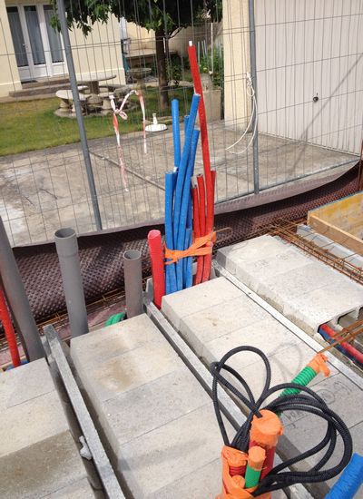 05 - passage des réseaux sous dalle béton par maçon à Nieul sur mer 17