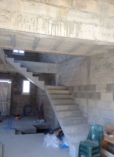 07 - Escalier béton réalisé par enterprise de maconnerie dans société de construction batiment à Périgny 17